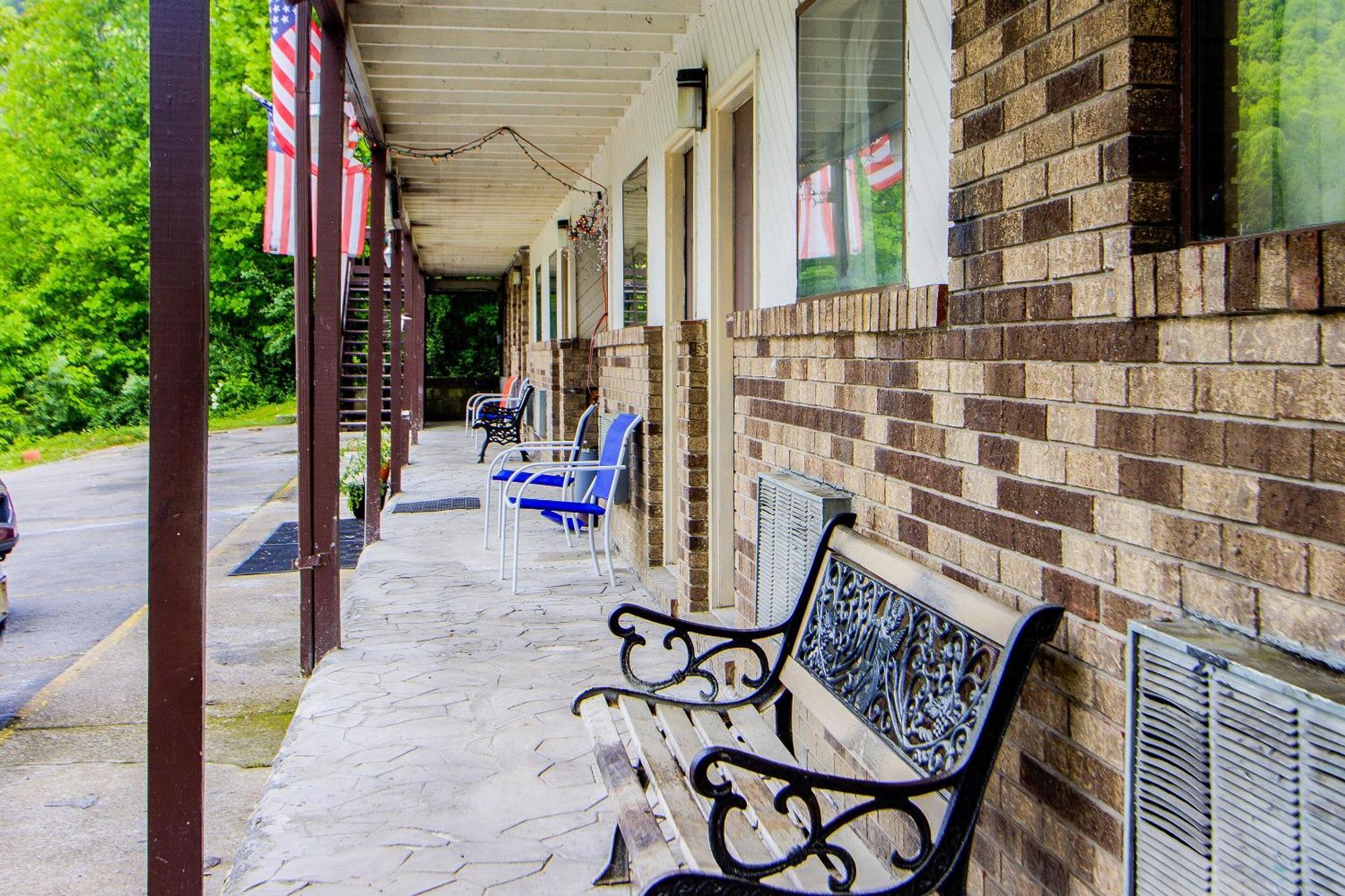 Oyo Hotel Chapmanville Inn, Wv - Hwy 119 Exterior foto